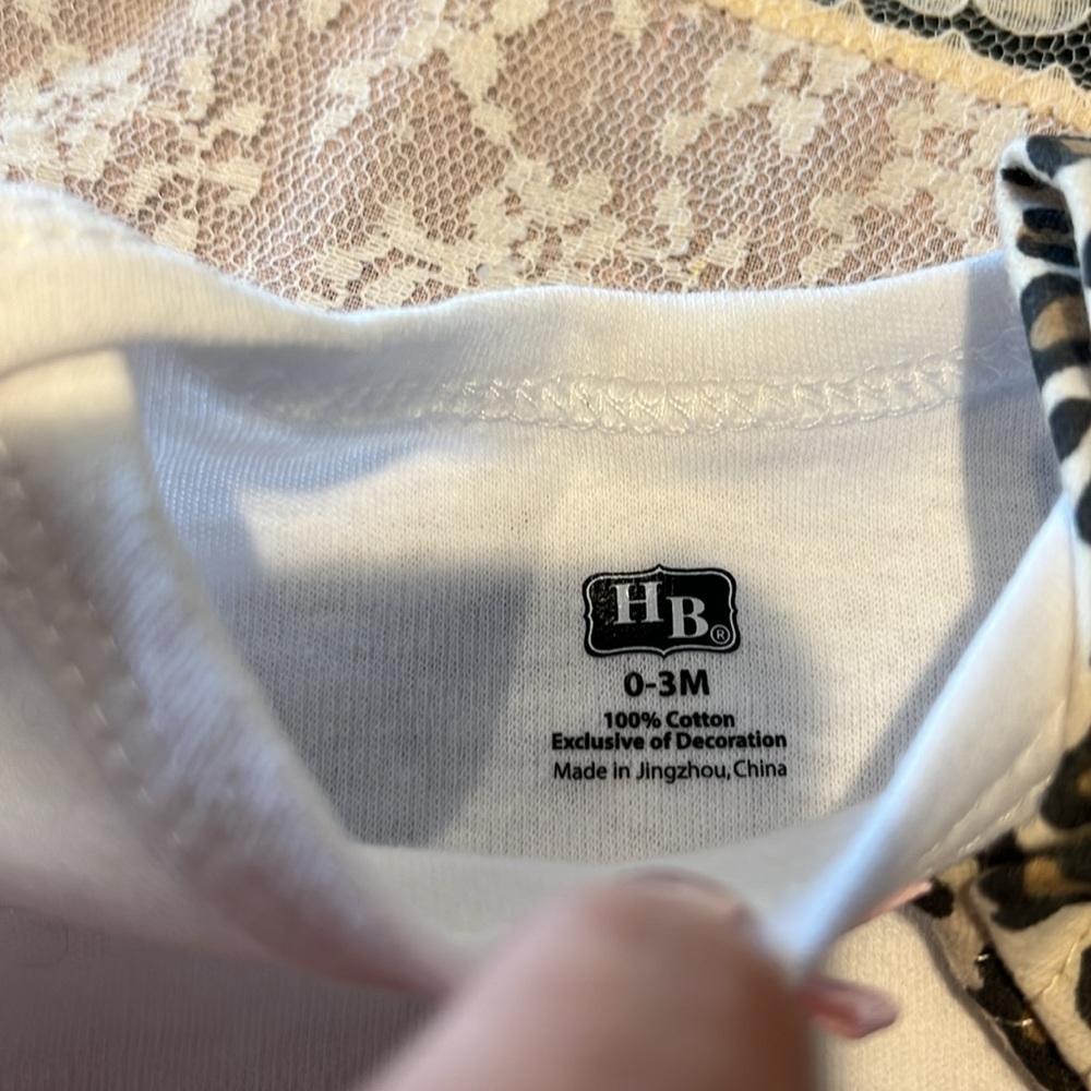 Set of 3 Baby girl onesies - Picture 2 of 4